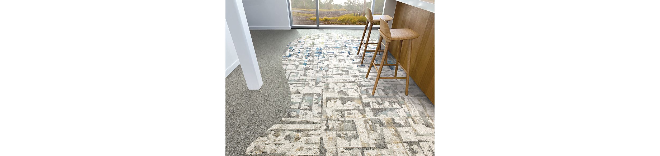 Interface Panola Mountain carpet tile in high top seating area imagen número 8